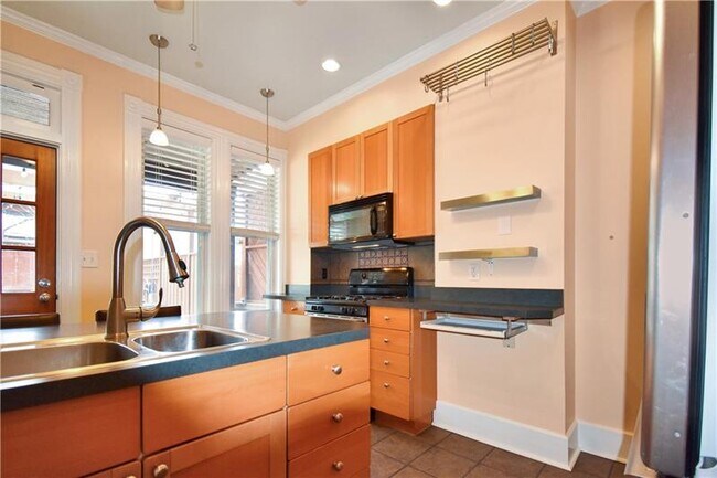 Building Photo - 4214 Post St