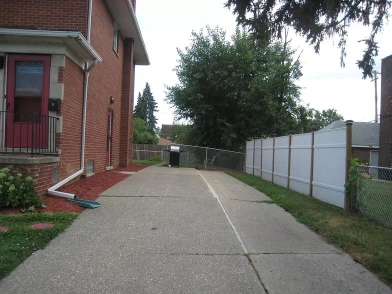 Driveway - 531 Highland St