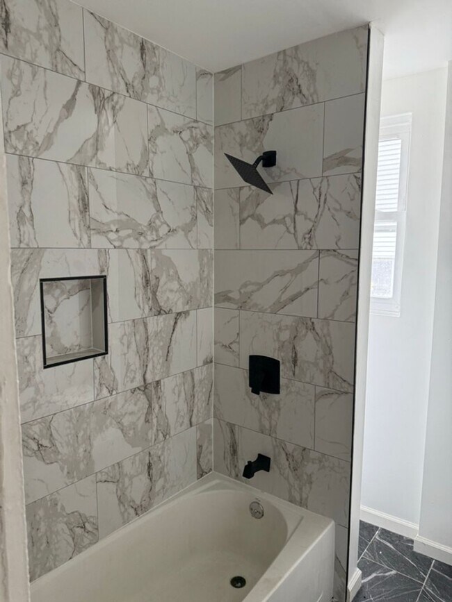 Building Photo - 1608 E Gibson St