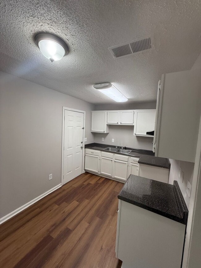 Building Photo - 4 Success is now offering this spacious 3 bedroom home 1.5 bathroom home in a very quiet neighbor...