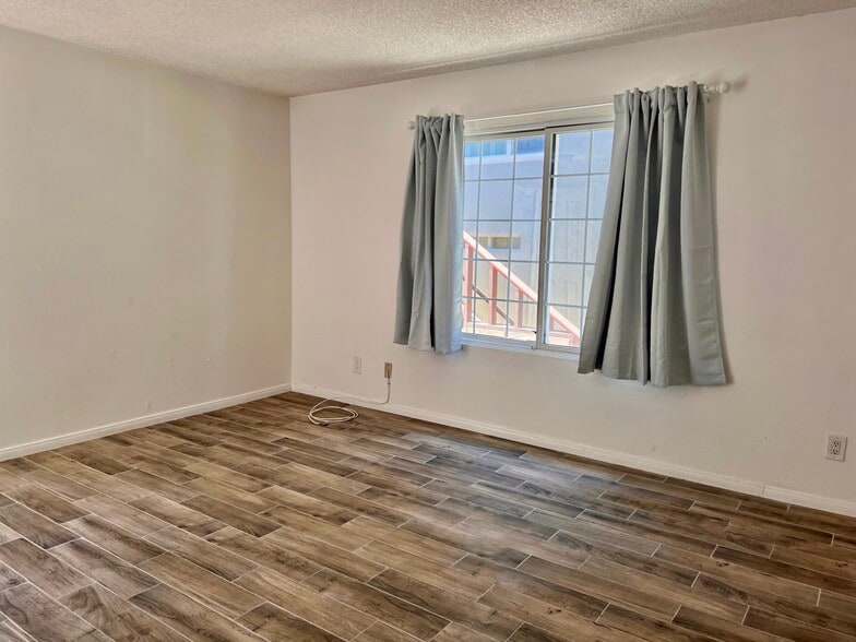 Building Photo - 1476 Seacoast Dr
