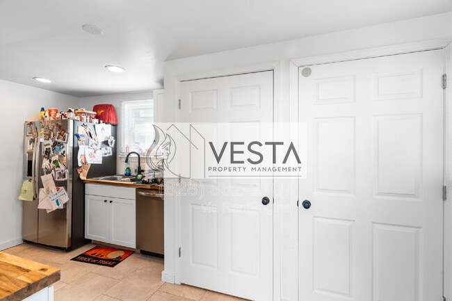 Building Photo - 241 N Main St