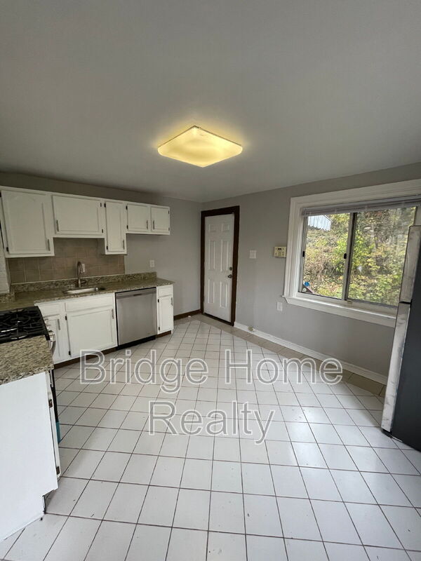 Building Photo - 2404 S 18th St