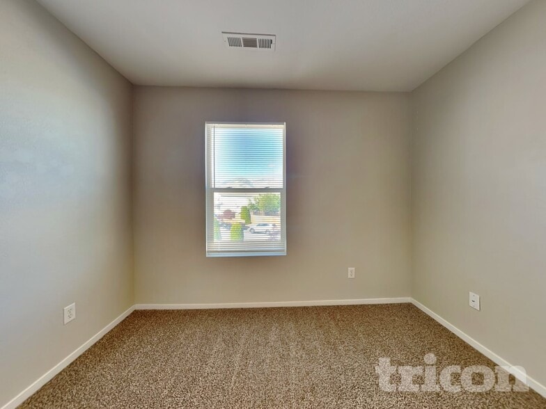 Building Photo - 9696 Canyon Meadows Dr
