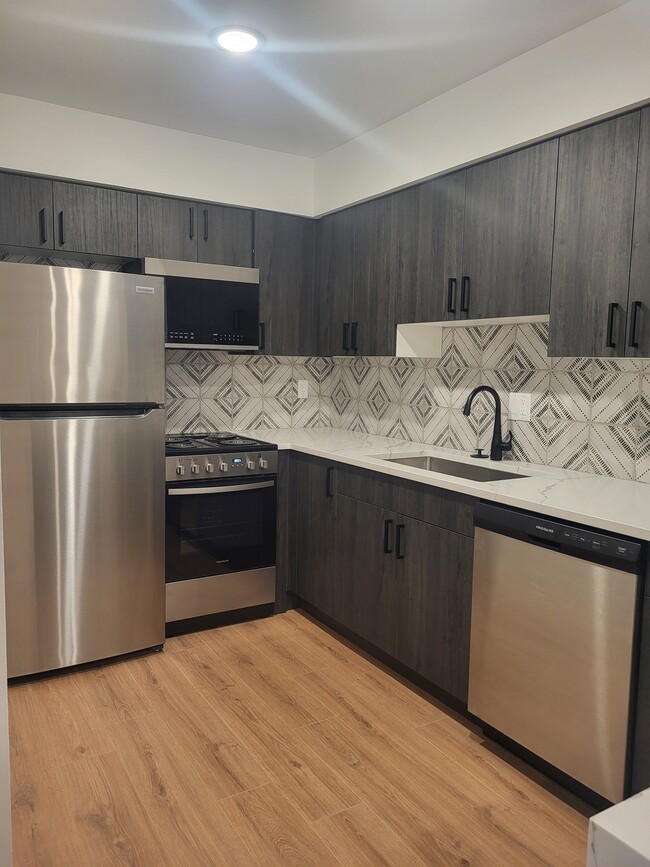 Building Photo - *Newly Renovated* Premium Style 2-4 BD Apartment Home