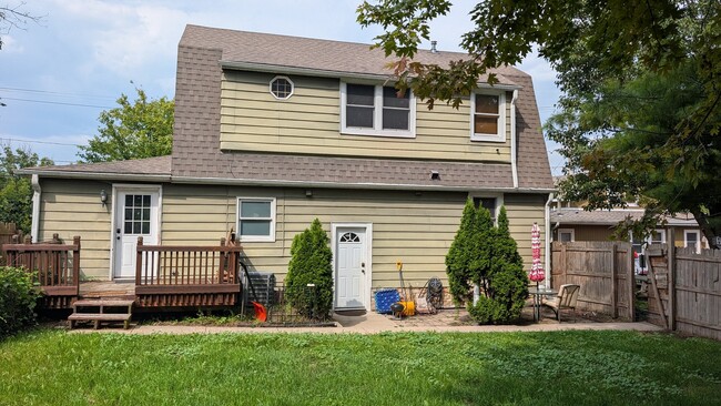 Building Photo - 604 Wilmot Ave