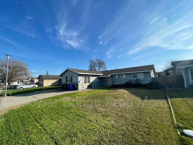 Building Photo - 8724 Halverson Dr