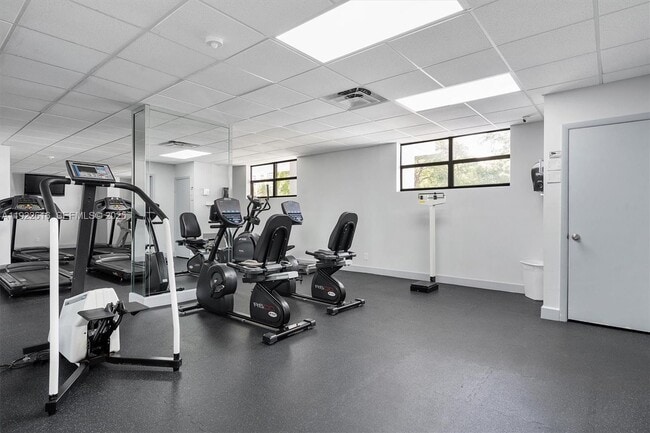 Building Photo - 600 Parkview Dr