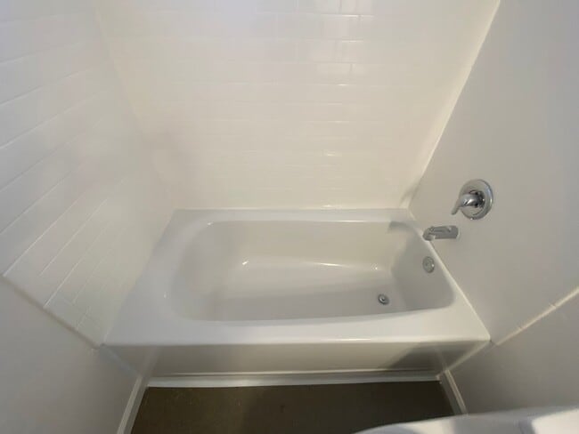 Building Photo - Renovated 2 Bedroom at La Tierra Gardens