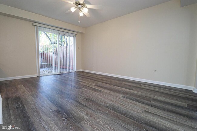 Building Photo - 1738 Farmington Ct