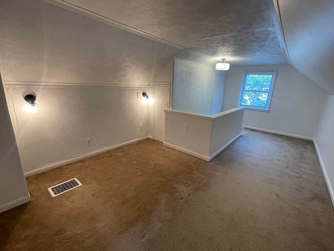 Building Photo - 3 bedroom 2 bath home