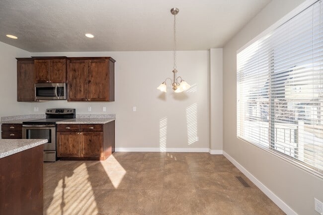 Building Photo - 4088 E Oakland Hills Dr