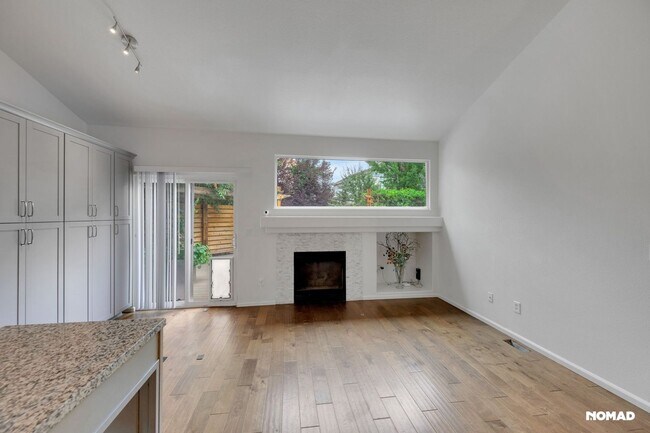 Building Photo - Beautiful 4BR House in Centennial