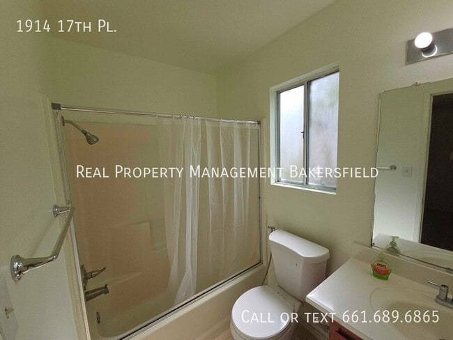 Building Photo - 1914 17th Pl