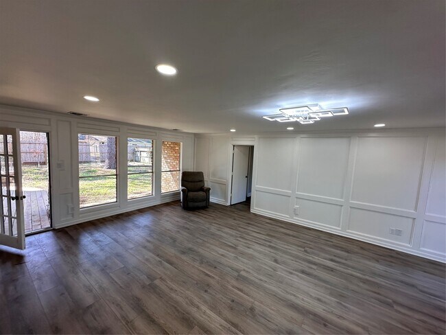 Building Photo - 17707 Moss Point Dr