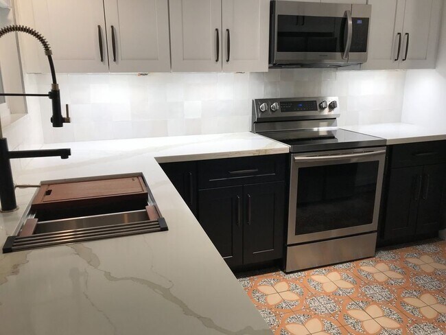 Newly Remodeled Kitch - 1880 E Morten Ave