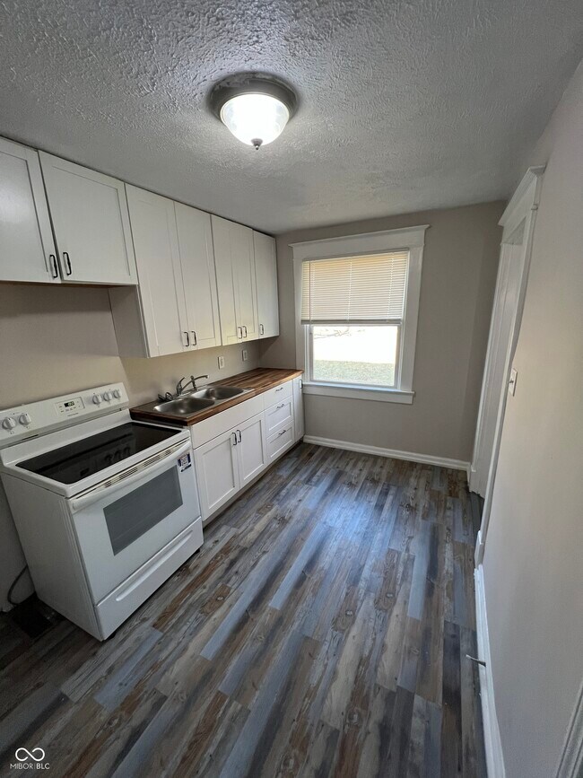 Building Photo - 3249 N Kenwood Ave