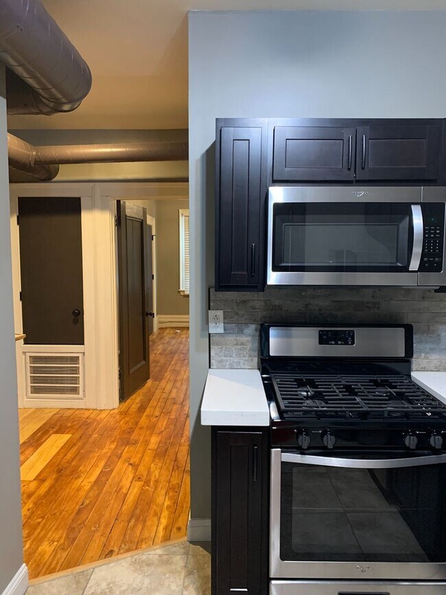 Building Photo - 827 S Braddock Ave