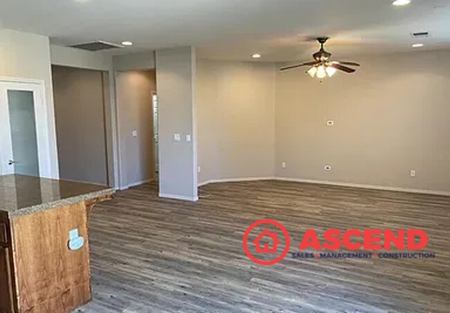 Building Photo - Alluring Home In Rosedale Area!