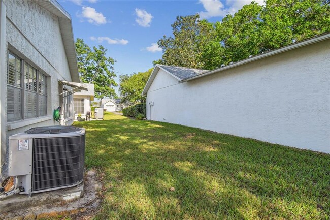 Building Photo - 8430 Monaco Dr