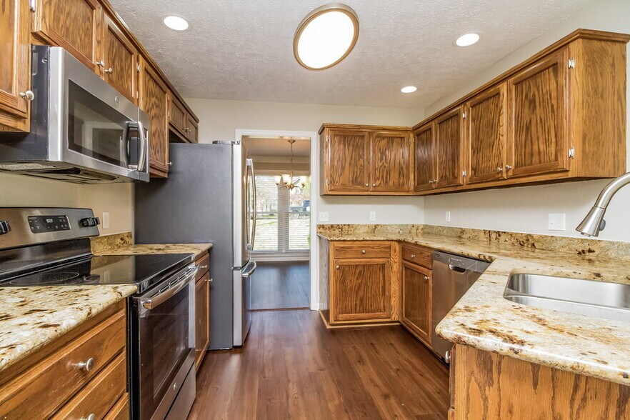 Building Photo - 412 Shadowood Dr