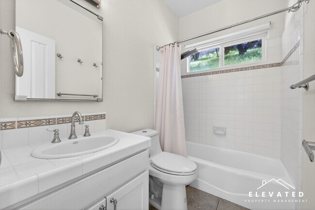 Building Photo - 9400 Chalk Hill Rd