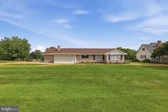 Building Photo - 11475 Pine Hill Dr