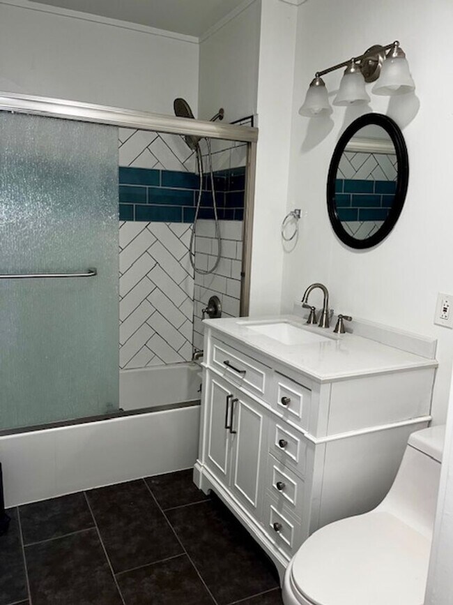 Building Photo - 2 Bed 1 Bath Unit Available in Perry Distr...