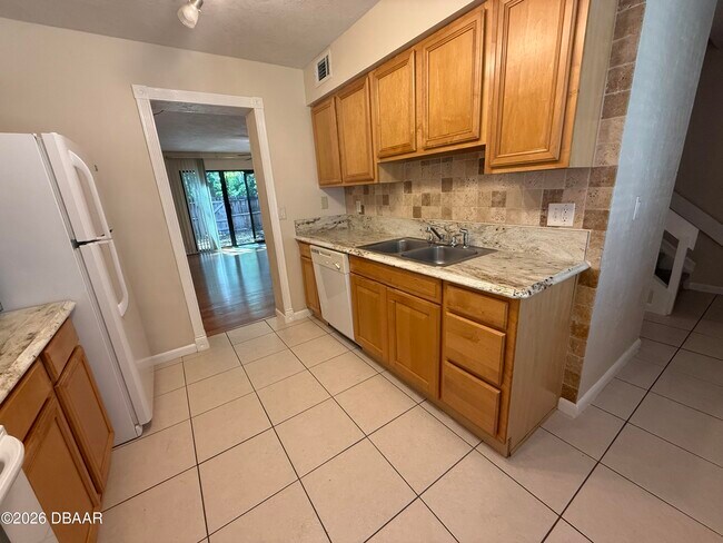 Building Photo - 3 Glen Arbor Park