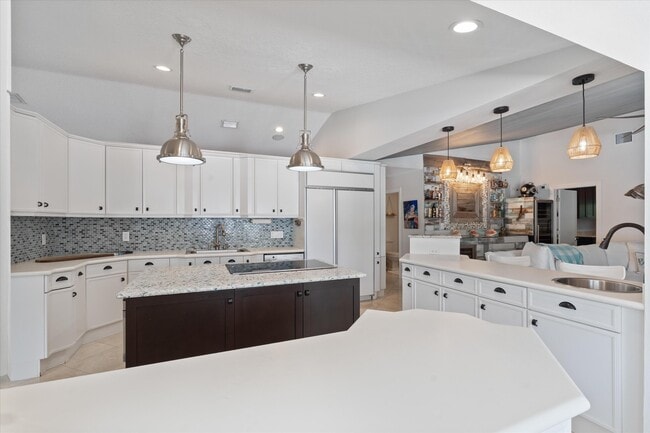 Building Photo - 830 NE Boca Bay Colony Dr