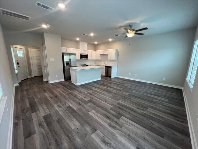 Building Photo - 313 N Centro Cir