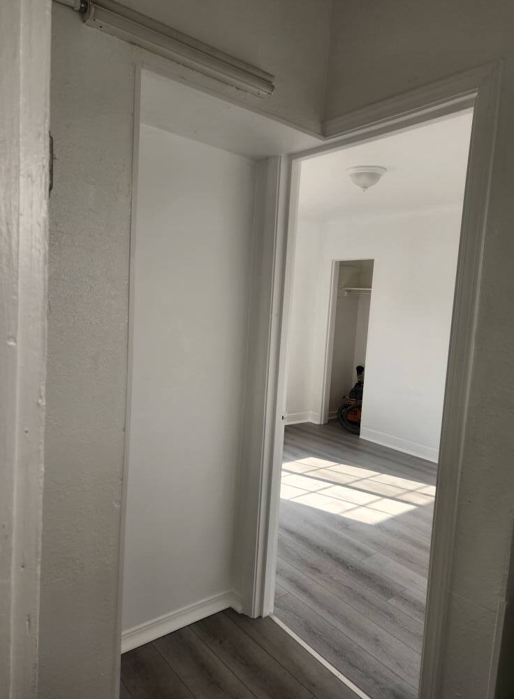 Entrance to bad - 3529 Opal St