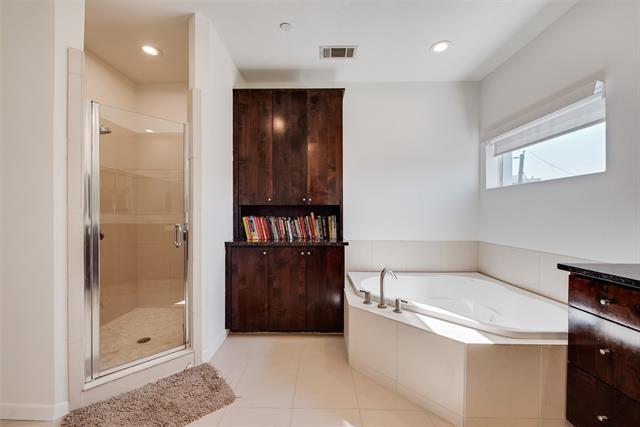 Building Photo - 959 W Bluff St