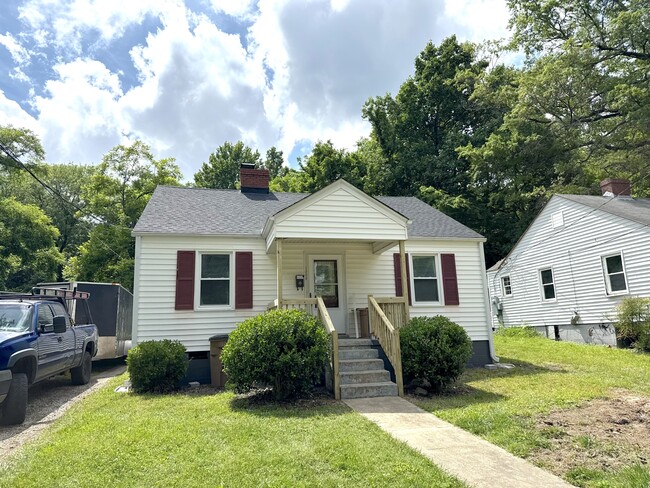 Primary Photo - 1302 Highland Ave