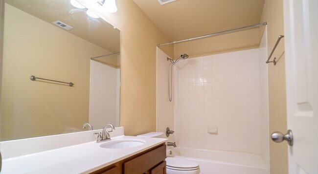 Building Photo - 2301 Giddens Dr