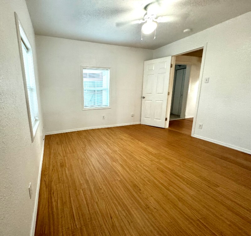 Building Photo - 220 E Home St