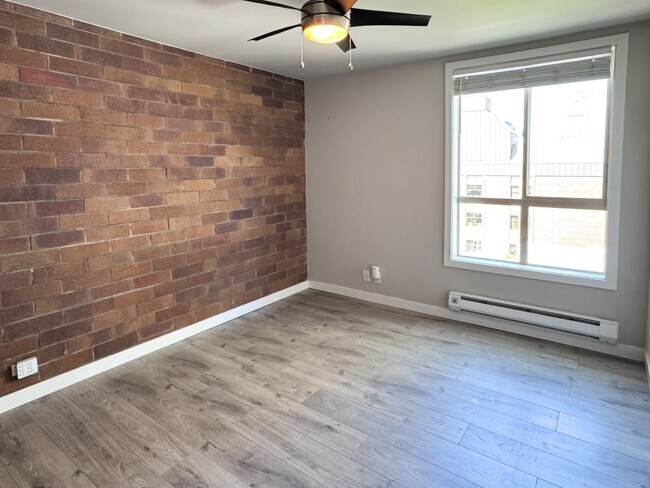 Building Photo - 1bd/1ba Seattle Condo