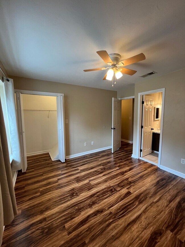 Building Photo - 1569 Jacks Dr