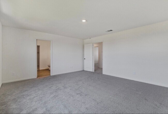 Building Photo - 27235 Blue Pool Dr