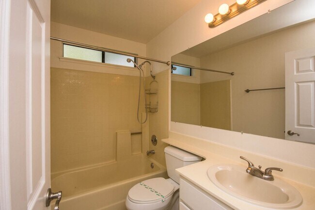 Building Photo - 3 Bedroom La Costa Home!