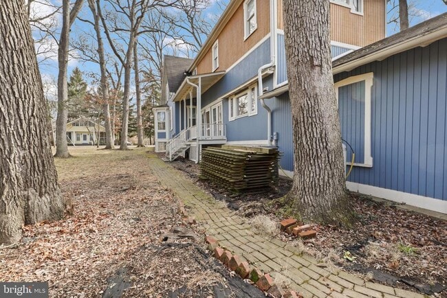 Building Photo - 206 Grove Ave
