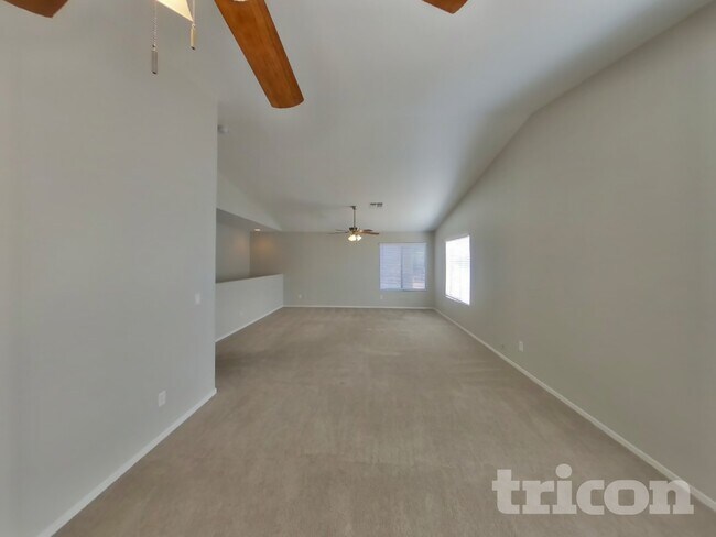 Building Photo - 10625 W Monte Vista Rd