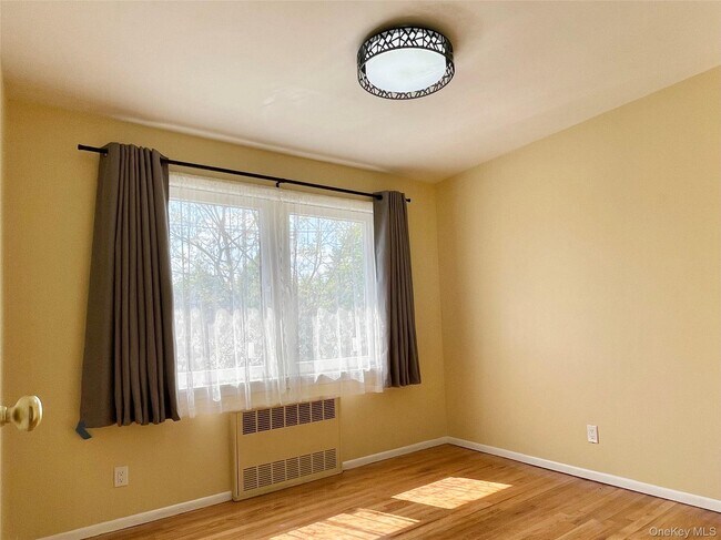 Building Photo - 39-05 Douglaston Pkwy