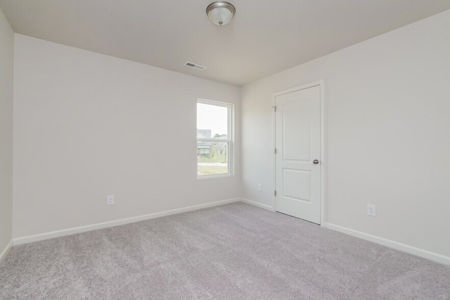 Building Photo - 1054 Manor Dr