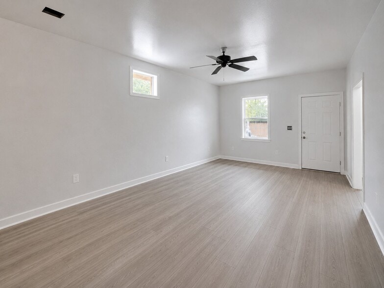 Building Photo - 1021 N Vinita Ave