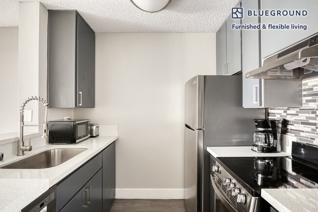 Building Photo - 3333 W 2nd St