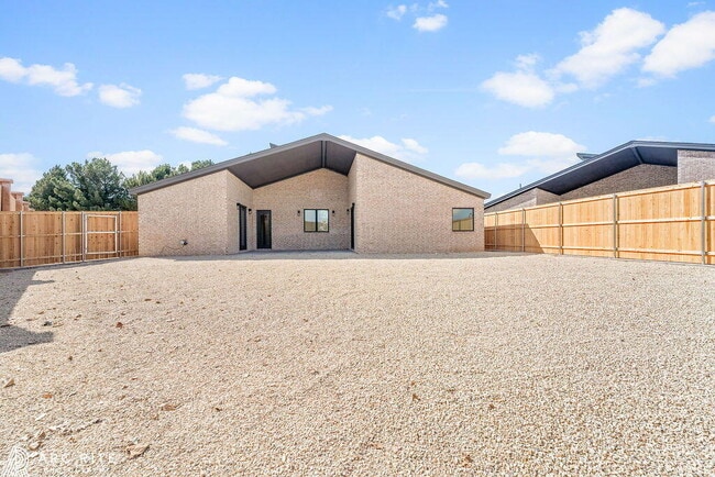 Building Photo - 2303 Toledo Ave