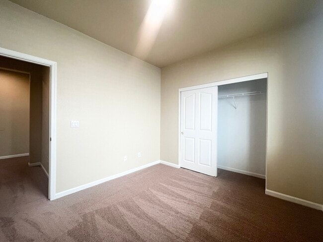 Building Photo - 1732 Hiawatha Dr