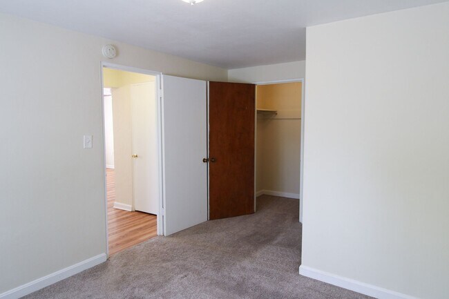 Building Photo - BLA 36 Washington