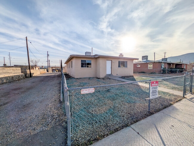 Building Photo - 3524 Mobile Ave